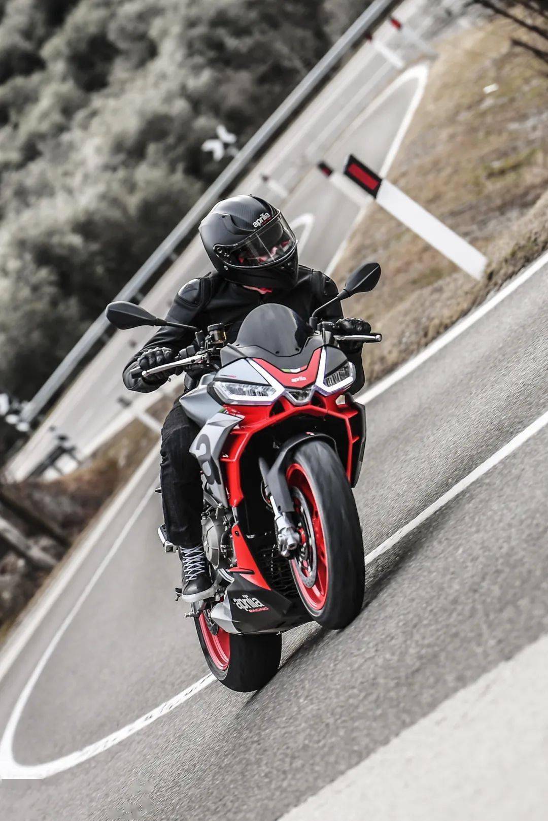 點(diǎn)擊進(jìn)入看圖評論