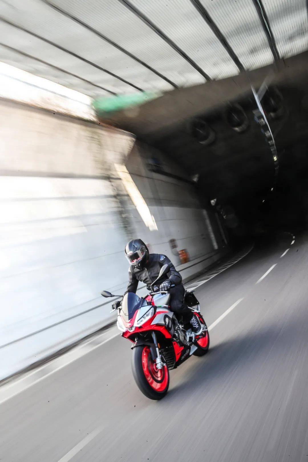 點(diǎn)擊進(jìn)入看圖評論