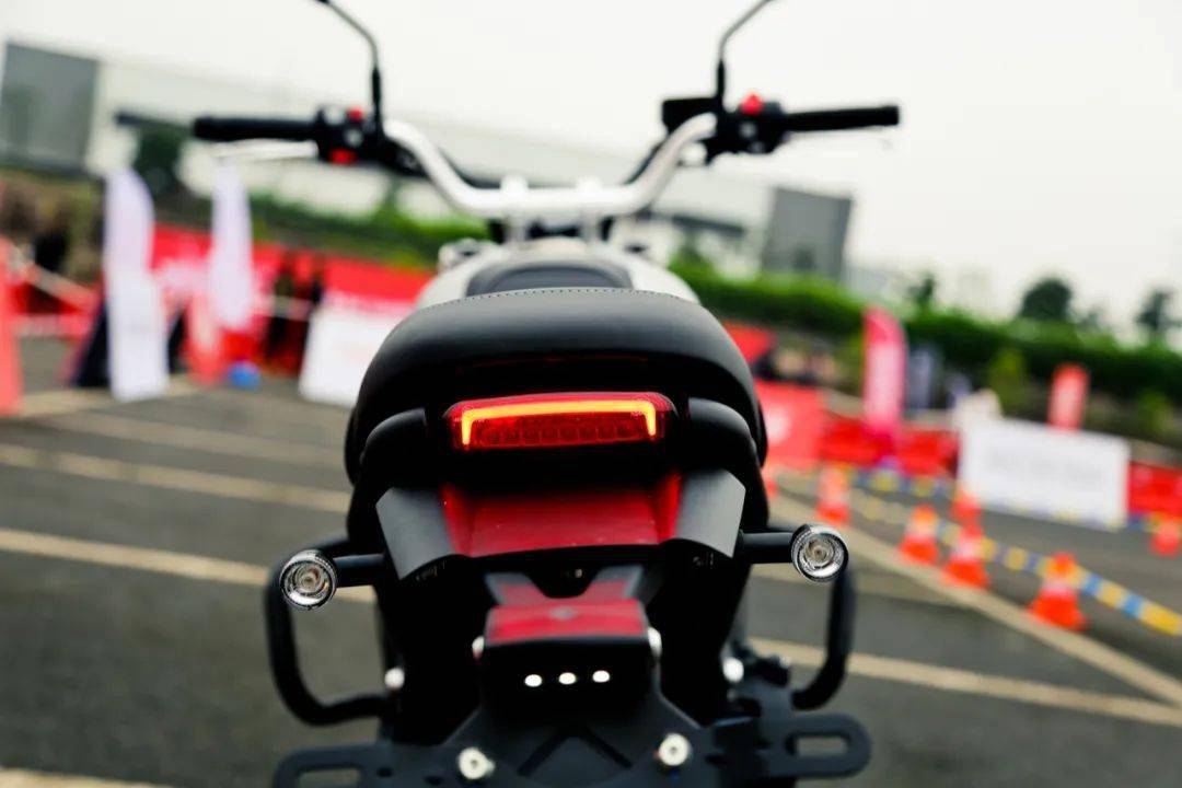 點(diǎn)擊進(jìn)入看圖評論