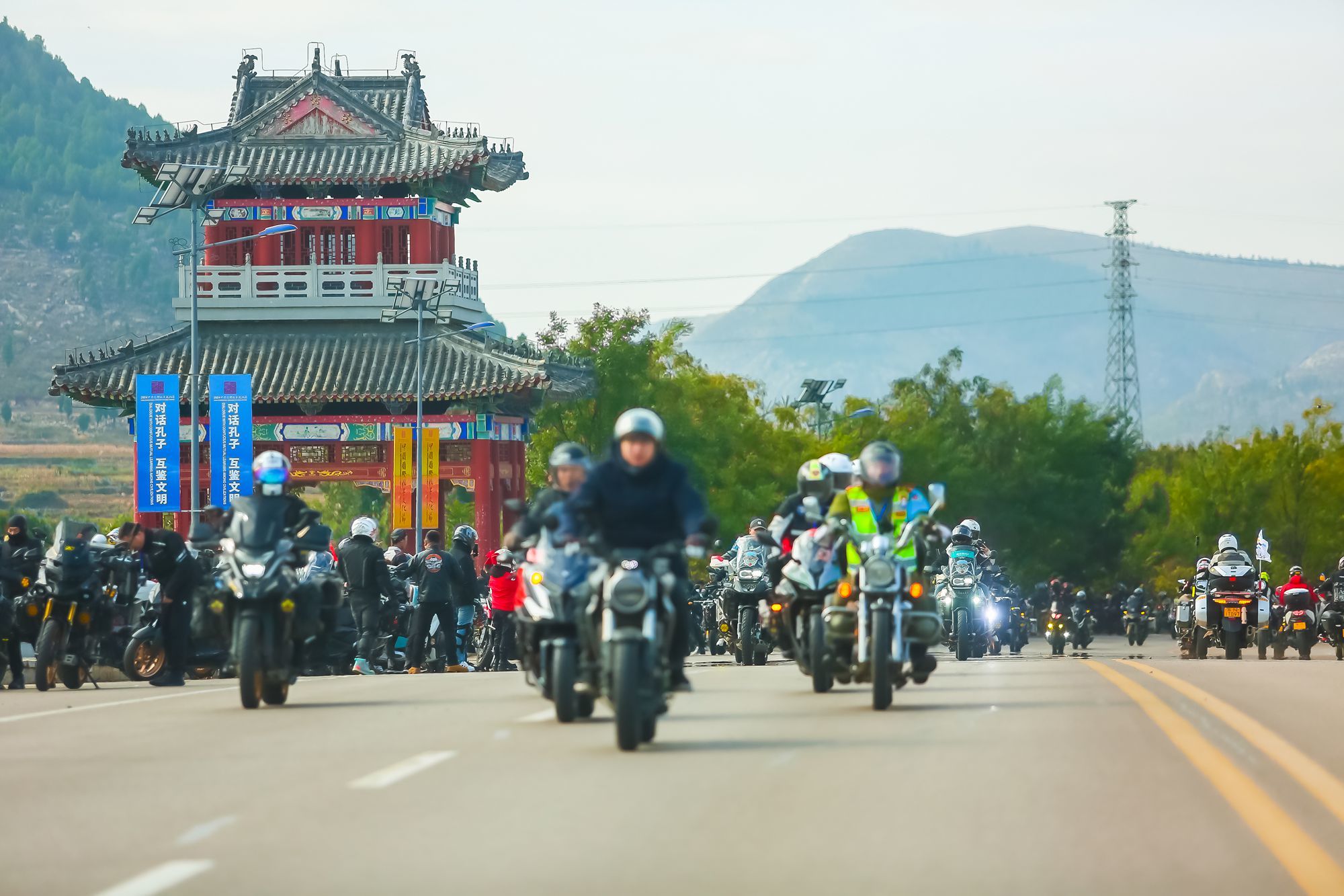 &ldquo;好運山東健行大運&rdquo;濟寧站激情開賽數(shù)千臺摩托車震撼登場